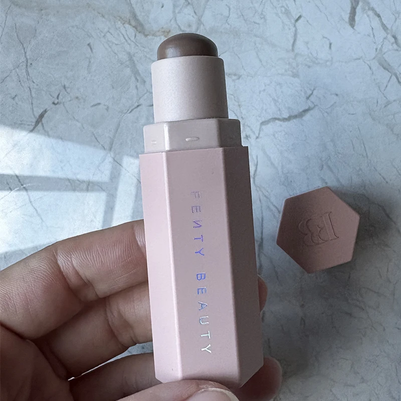 Fenty Beauty Contour Stick - Imagen 4