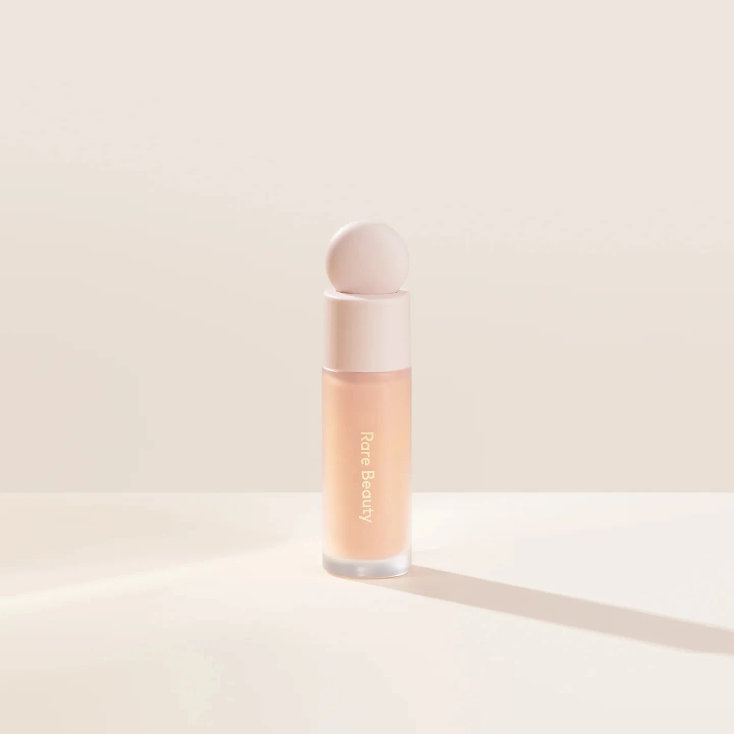 Base de maquillaje Rare Beauty líquida - Imagen 9
