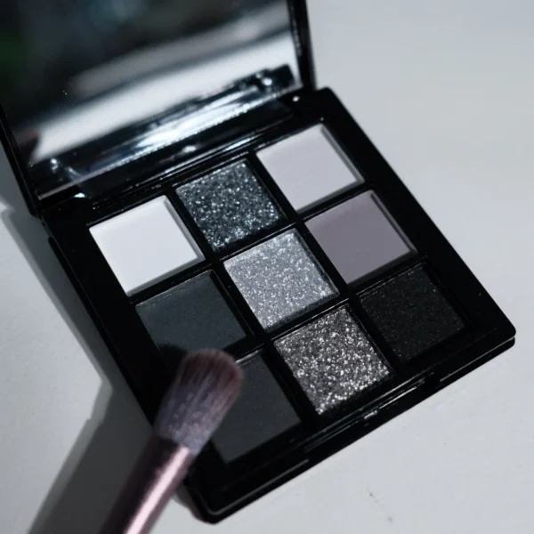 9-Shade Eyeshadow Palette Black Swan Smoky